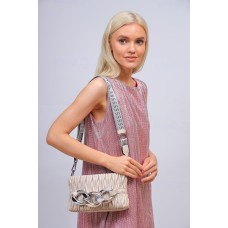 На фото 1 - Мягкая женская сумка из искусственной кожи, цвет бежевый