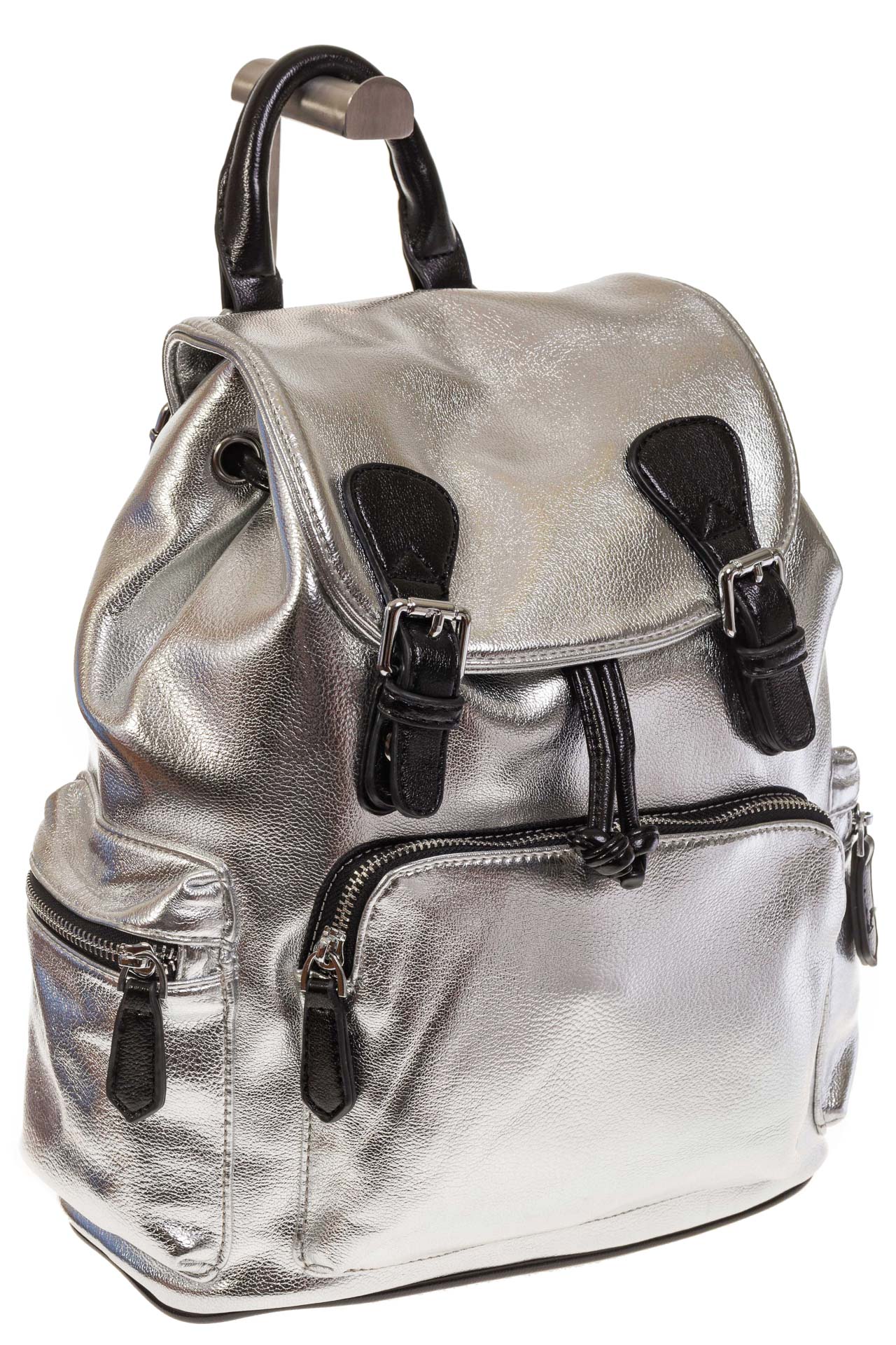 На фото 1 - Рюкзак-портфель из искусственной кожи серебристого цвета