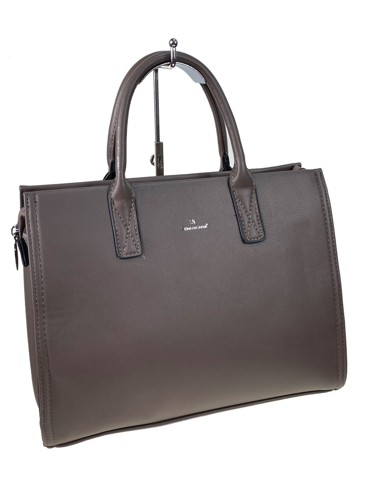 На фото 1 - Женская сумка портфель из искусственной кожи цвет коричневый