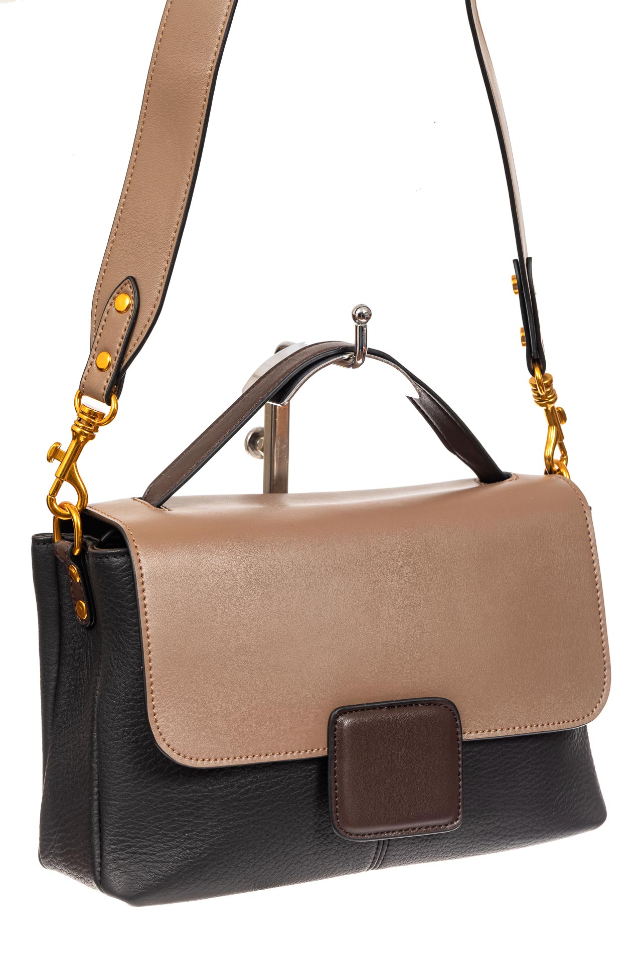 На фото 1 - Классическая женская сумка кожа, цвет черный с коричневым