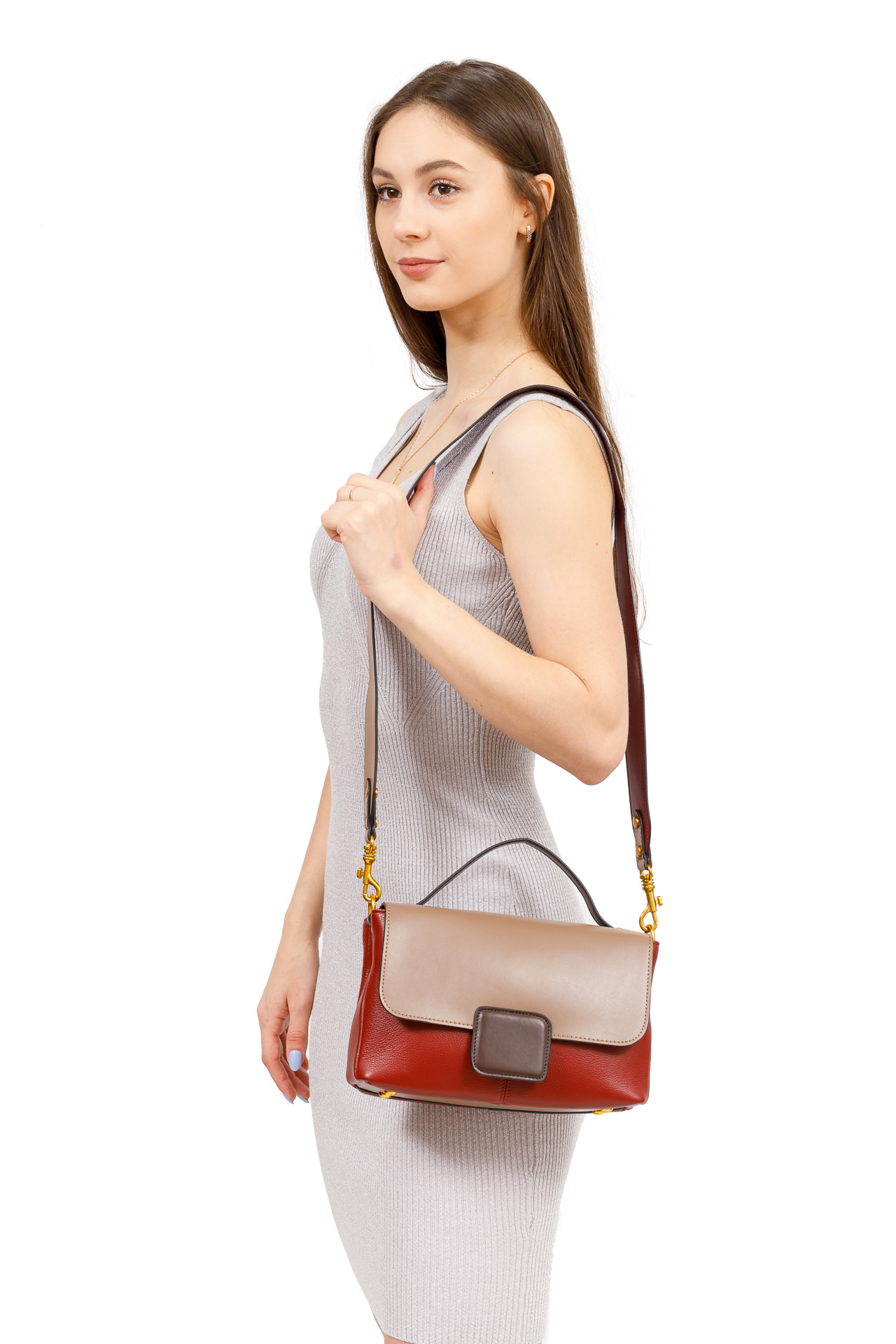 На фото 5 - Классическая женская сумка кожа, цвет бордовый с коричневым