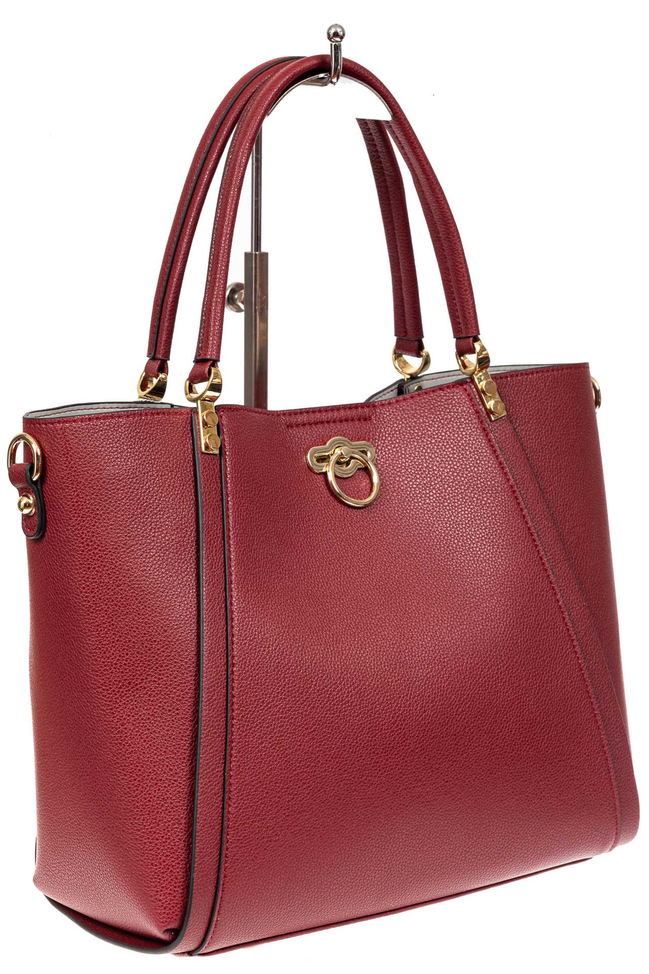 На фото 1 - Кожаная стильная сумка шоппер с замком-кольцом, цвет красный
