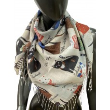 На фото 1 - Легкий платок-шарф с принтом, цвет мультицвет