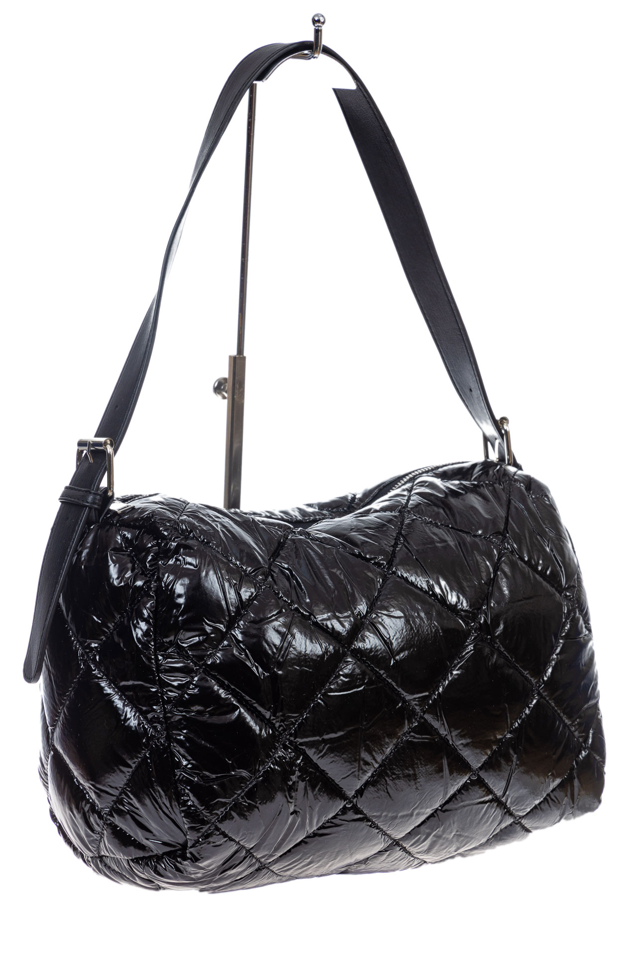 На фото 3 - Женская сумка дутая, цвет черный