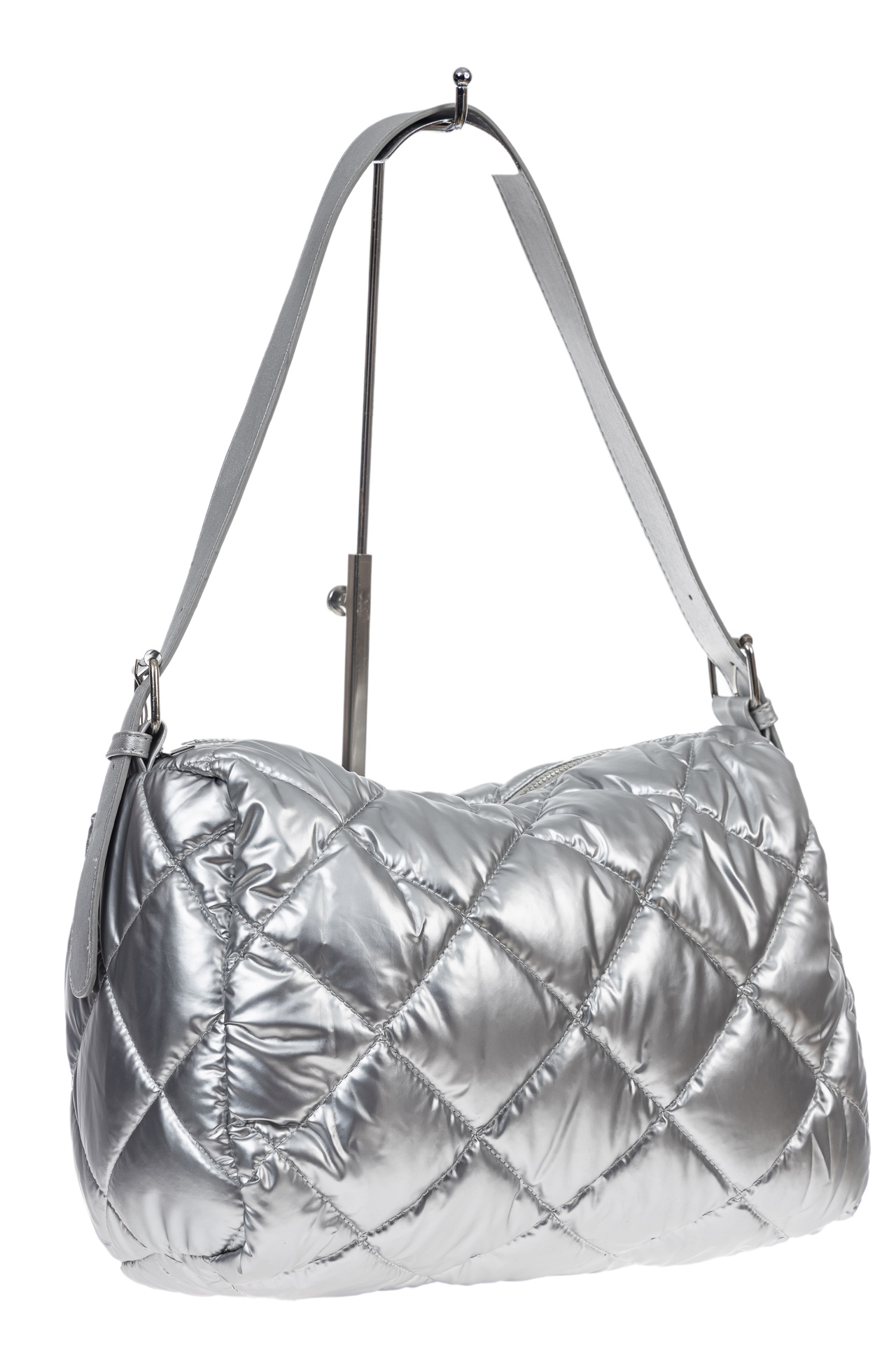 На фото 3 - Женская сумка дутая, цвет серебро