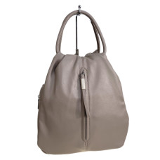 На фото 1 - Женская сумка-рюкзак из искусственной кожи, цвет бежевый На фото 1 - Женская сумка-рюкзак из искусственной кожи, цвет бежевый