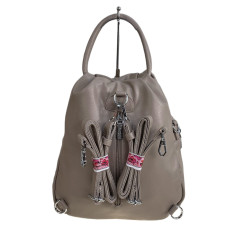 На фото 2 - Женская сумка-рюкзак из искусственной кожи, цвет бежевый На фото 2 - Женская сумка-рюкзак из искусственной кожи, цвет бежевый