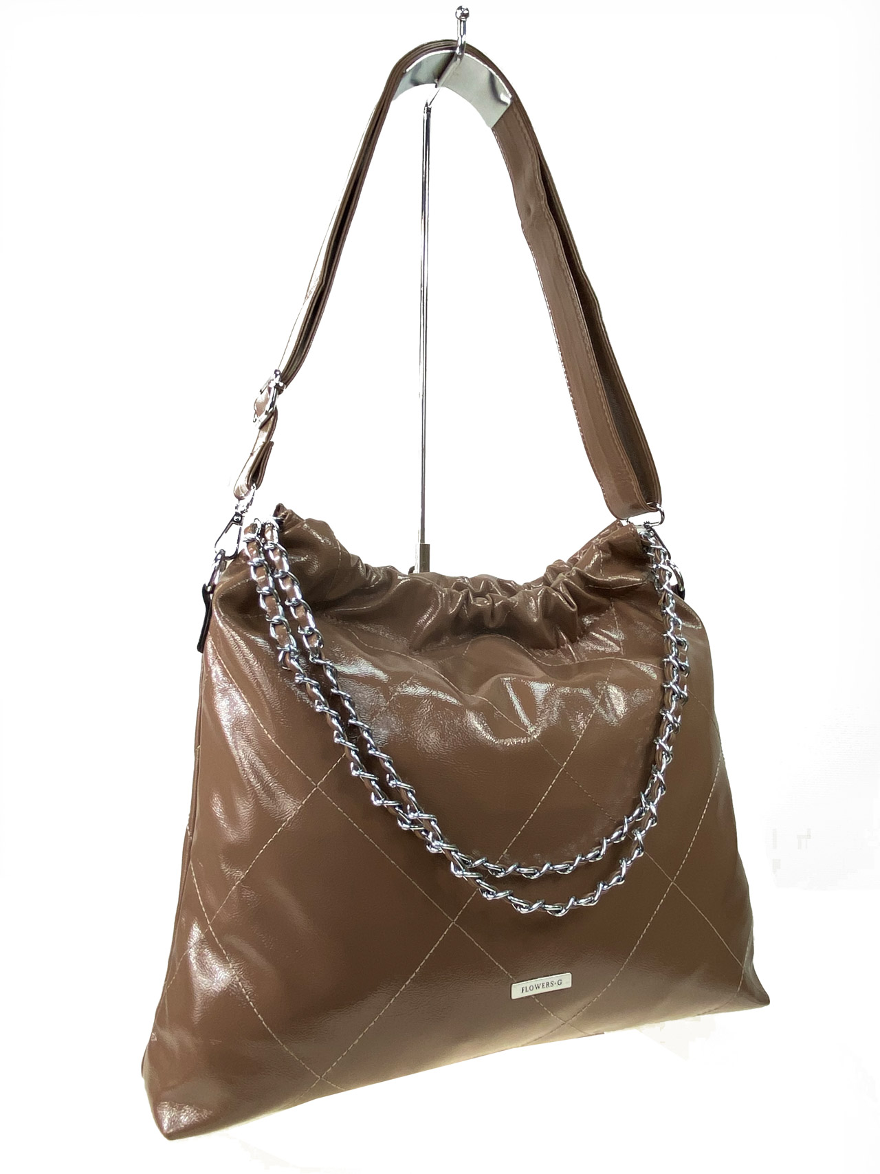 На фото 1 - Женская сумка хобо из искусственной кожи, цвет пудра