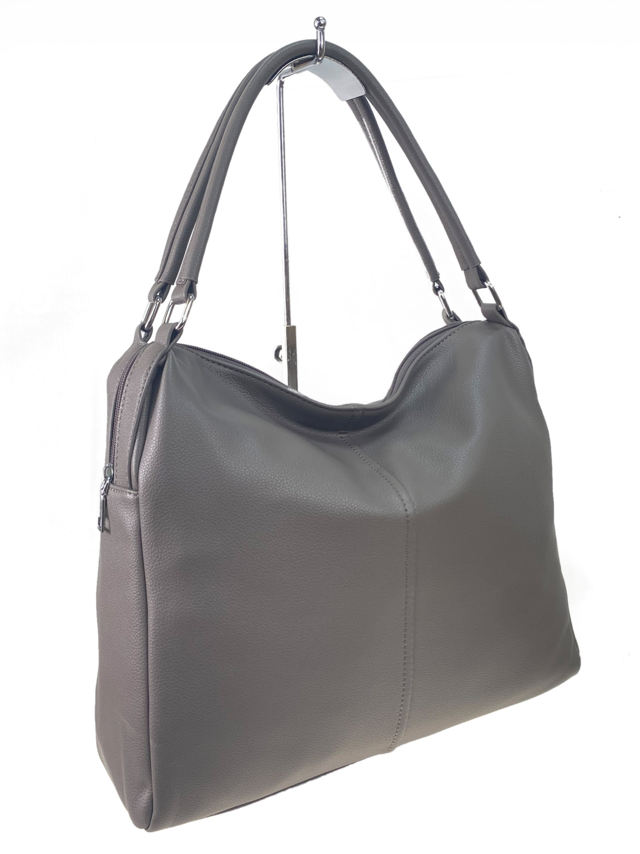 На фото 1 - Женская сумка из искусственной кожи, цвет серо-коричневый