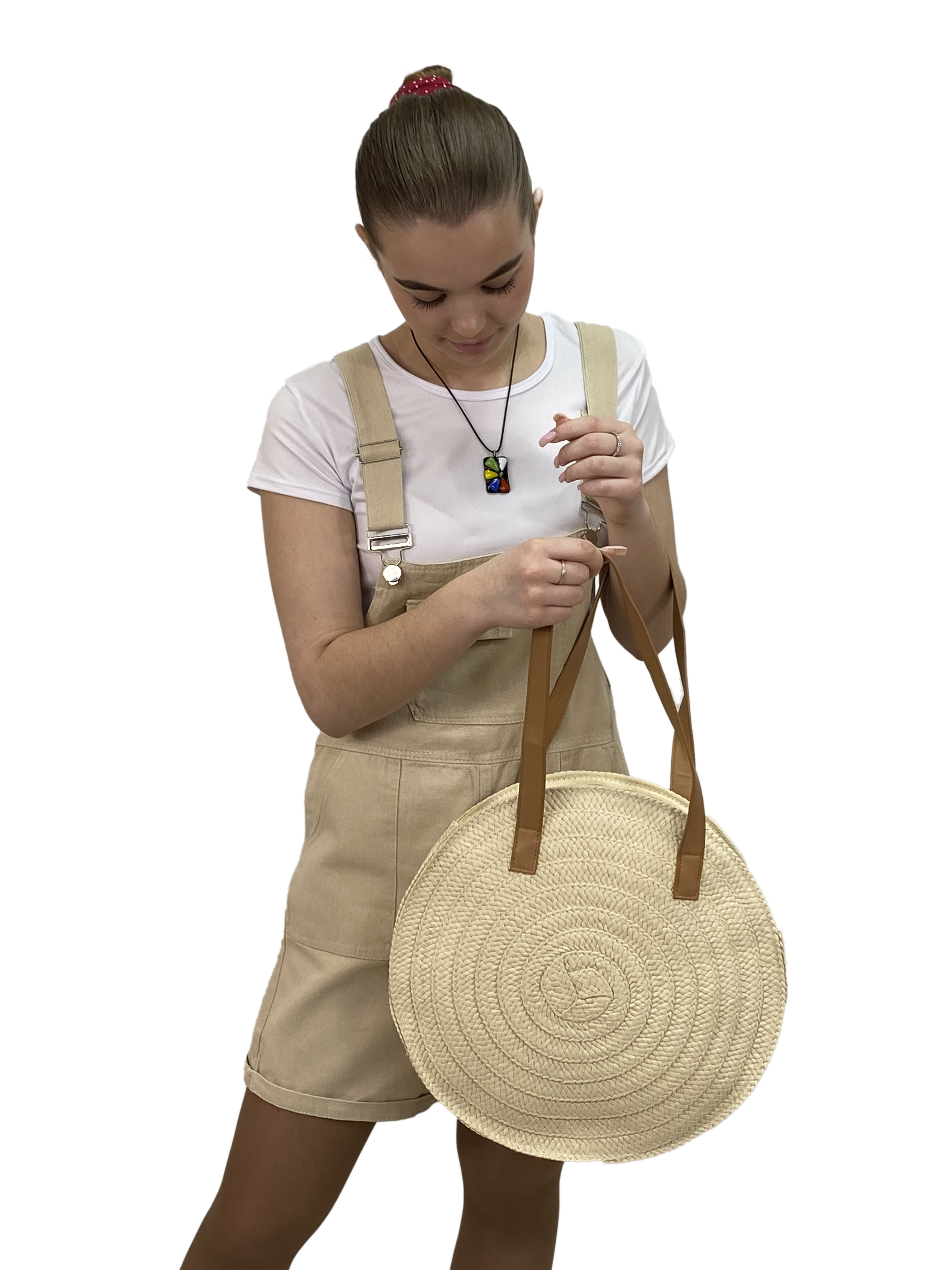 На фото 1 - Круглая плетеная сумка из соломы с длинными ручками, цвет молочный