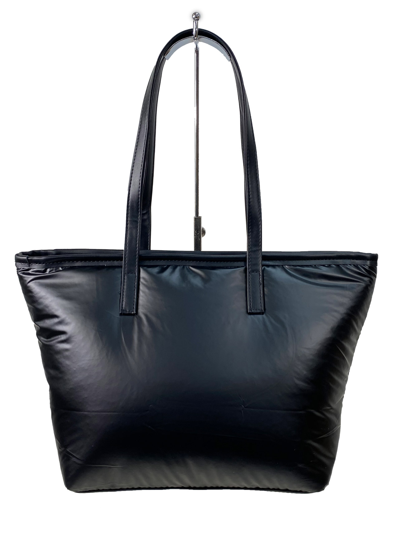 На фото 1 - Женская сумка  из непромокаемой ткани, цвет черный
