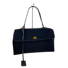 На фото 1 - Женская сумка из искусственной кожи и замши, цвет черный