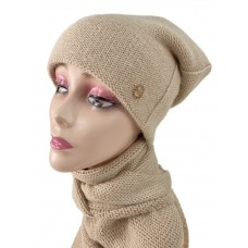 На фото 1 - Комплект шапка женская и шарф-косынка, цвет карамель