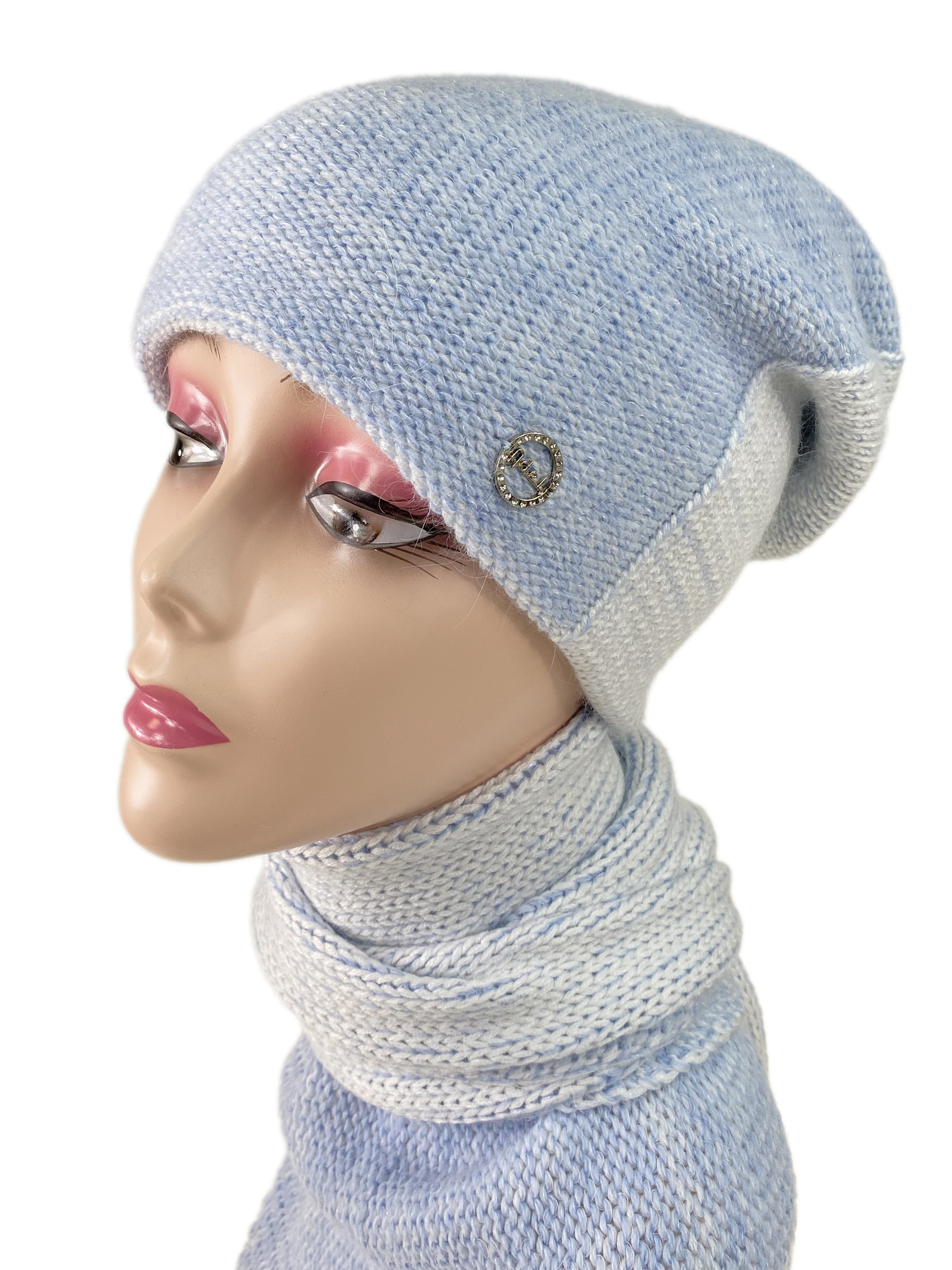 На фото 1 - Комплект шапка женская ишарф-косынка, цвет голубой