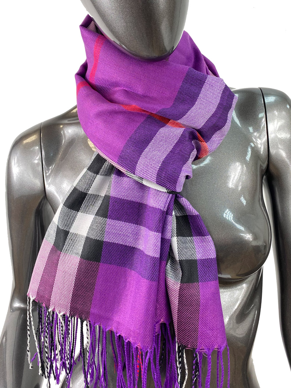 На фото 1 - Кашемировый шарф-палантин с бахромой в клетку, цвет ярко-фиолетовый