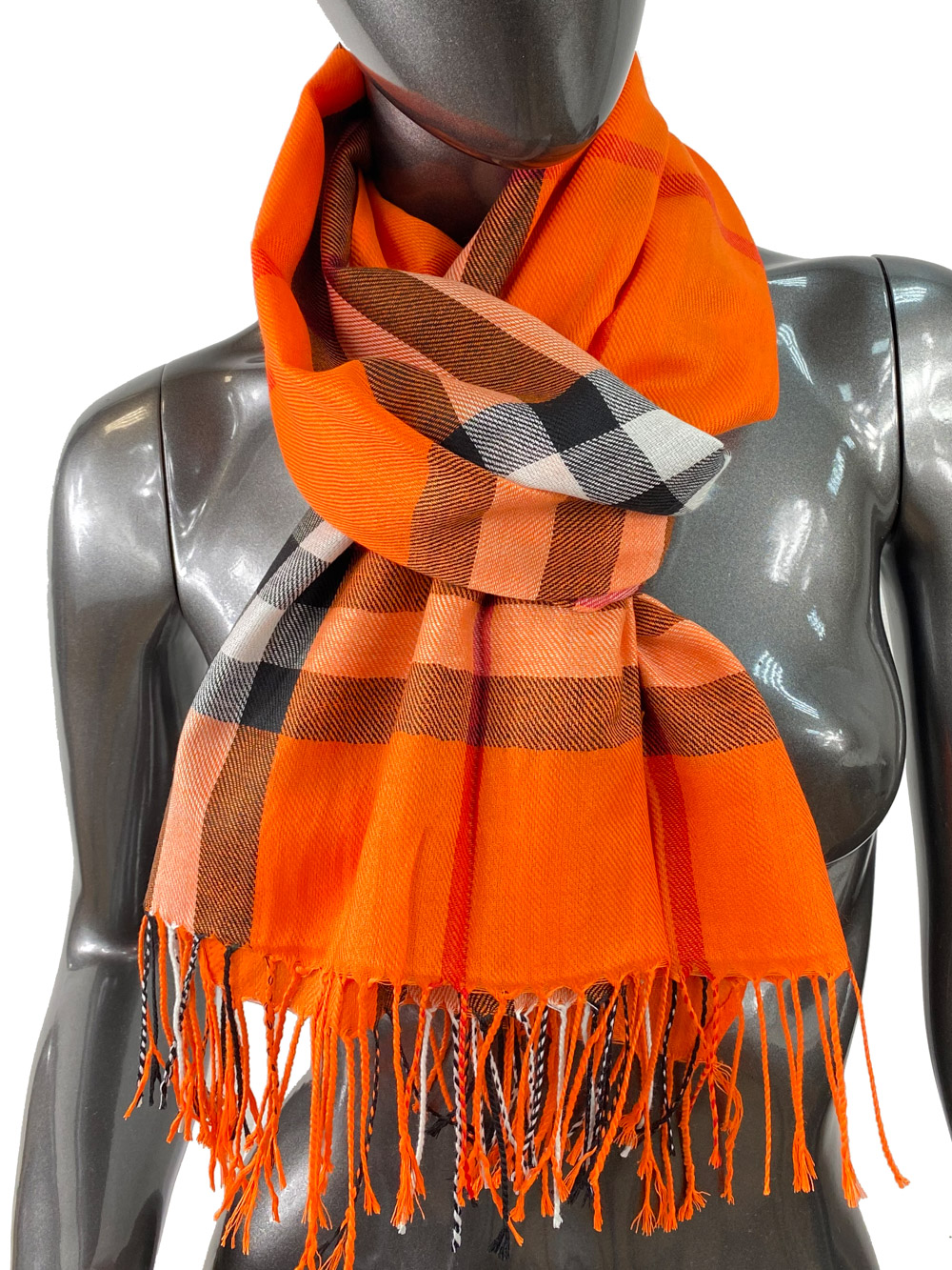 На фото 1 - Кашемировый шарф-палантин с бахромой в клетку, цвет оранжевый