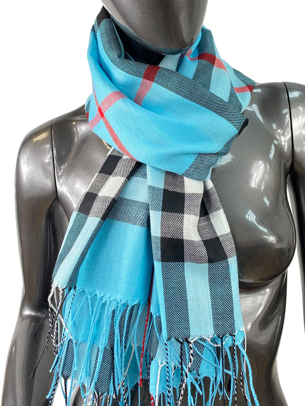 На фото 1 - Кашемировый шарф-палантин с бахромой в клетку, цвет голубой