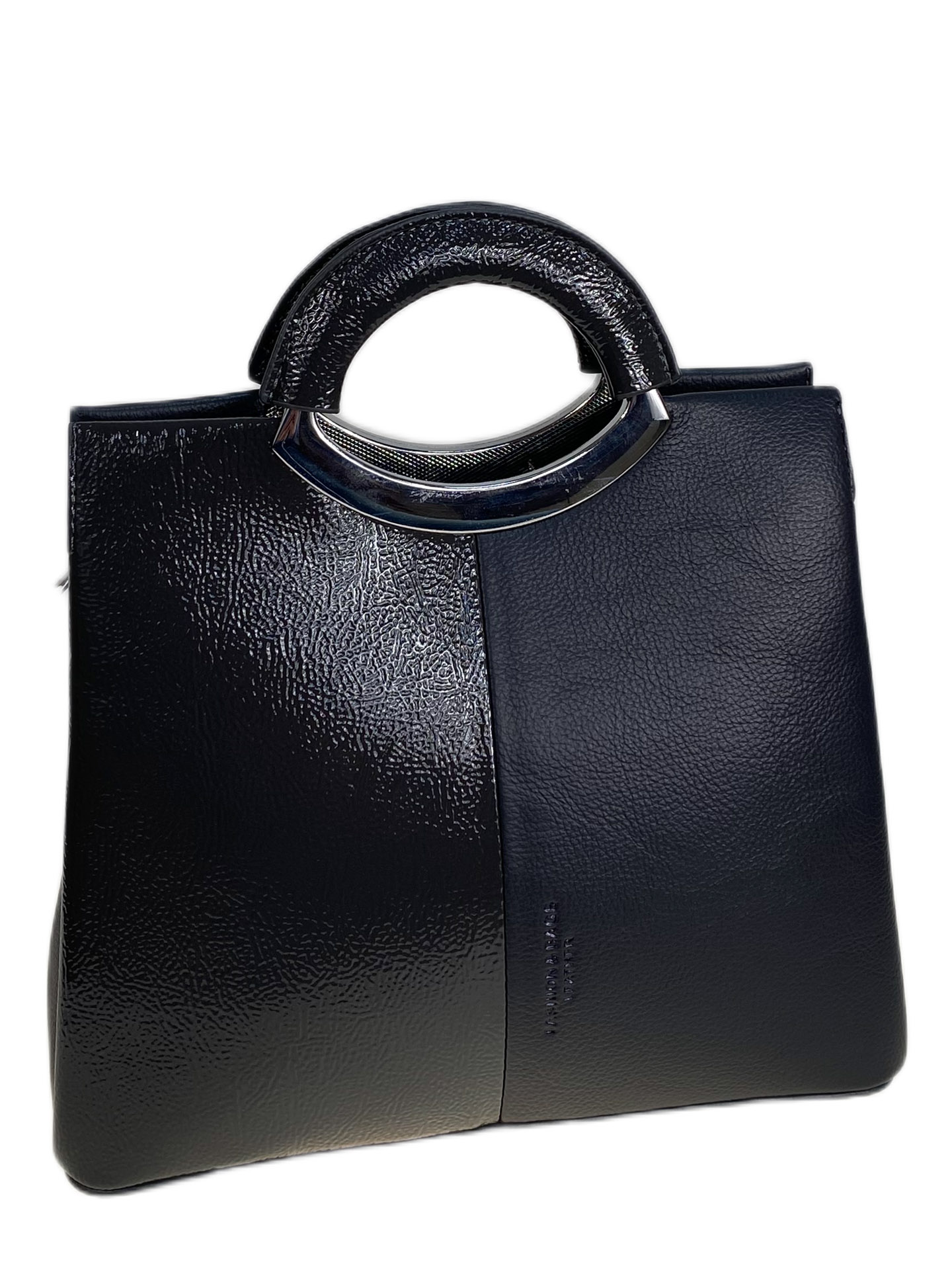 На фото 1 - Женская сумка из искусственной кожи, цвет серо - черный