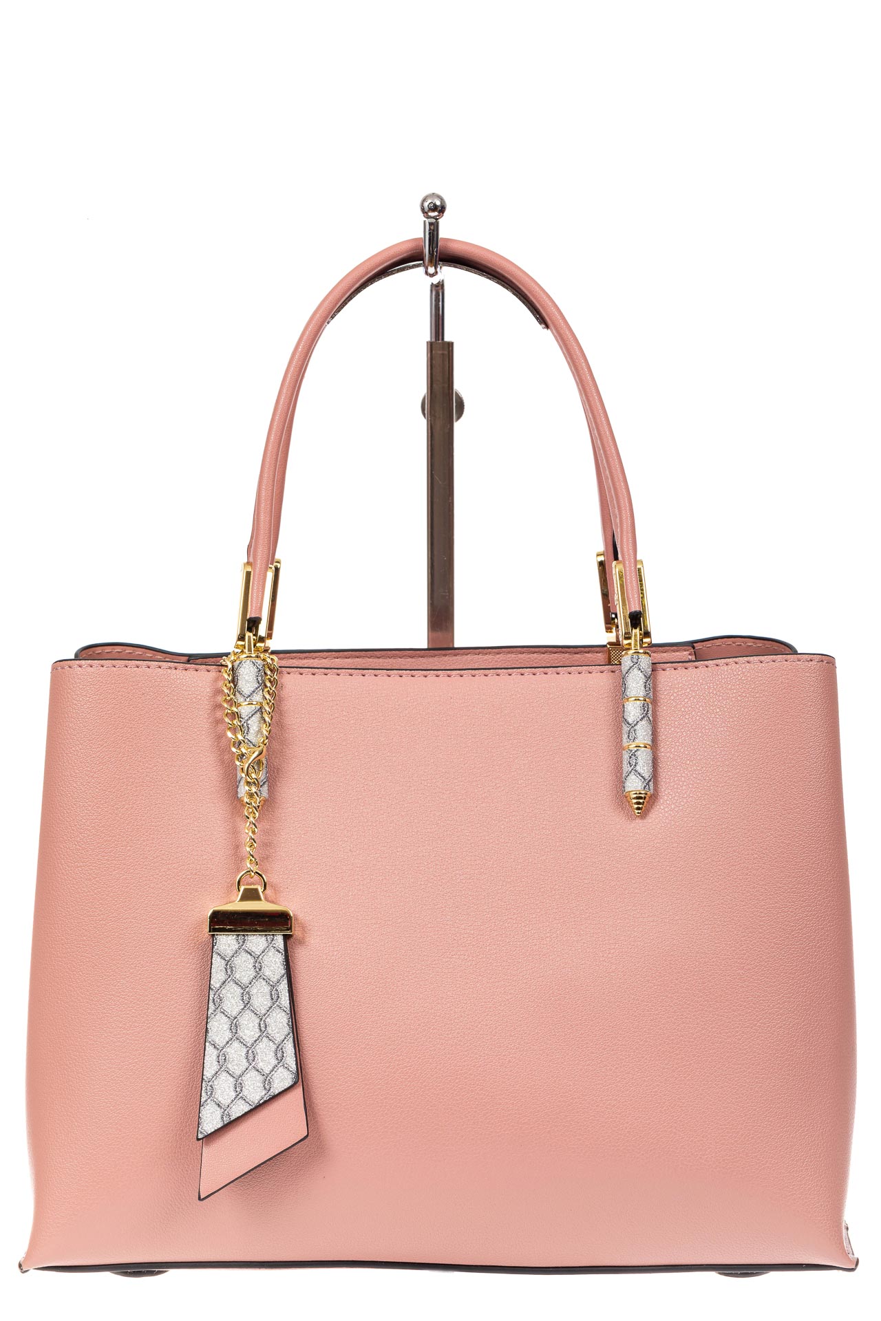 На фото 2 - Женская сумка тоут из кожзама с подвеской, цвет розовый