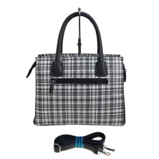 На фото 2 - Женская сумка из искусственной кожи мультицвет