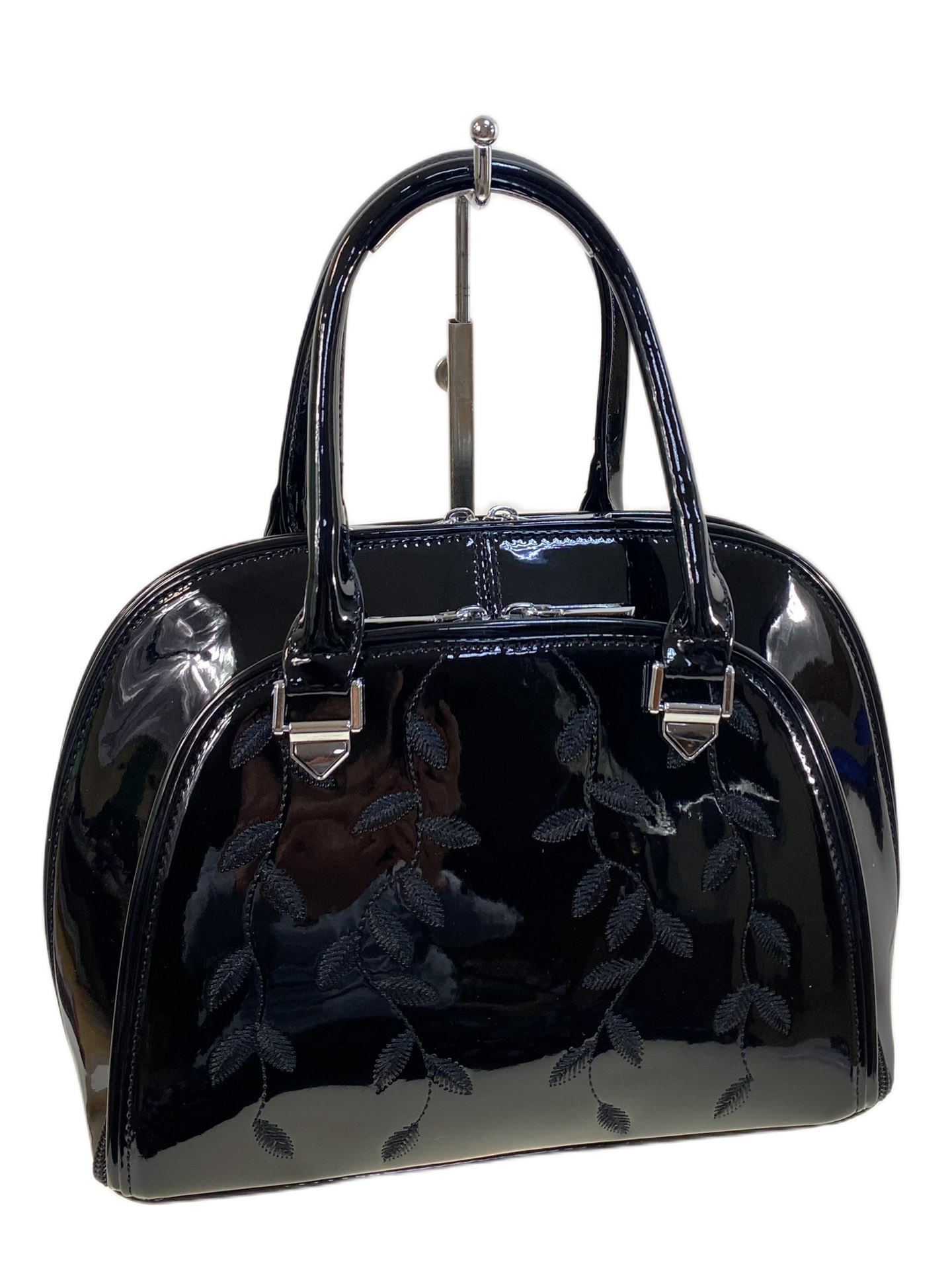 На фото 1 - Женская сумка из искусственной кожи, цвет черный