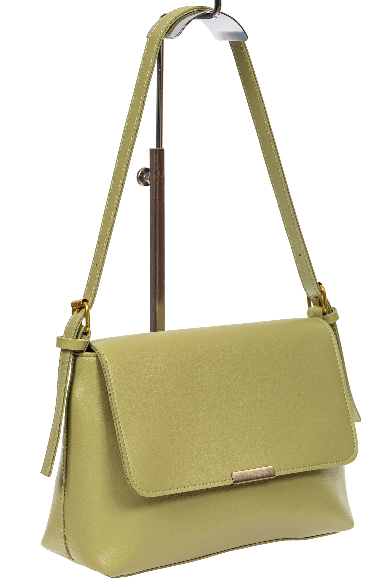 На фото 1 - Женская сумка-мессенджер из мягкой экокожи, цвет оливковый