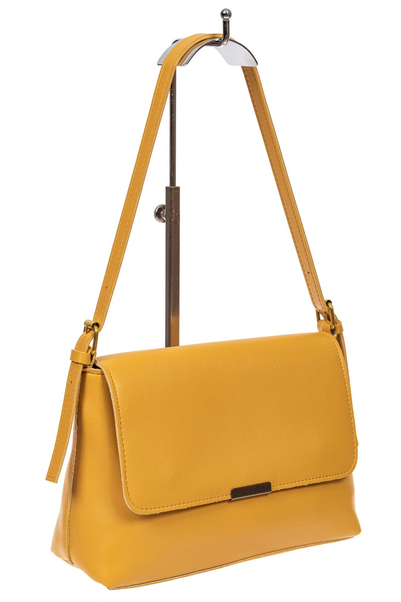 На фото 1 - Женская сумка-мессенджер из мягкой экокожи, цвет жёлтый