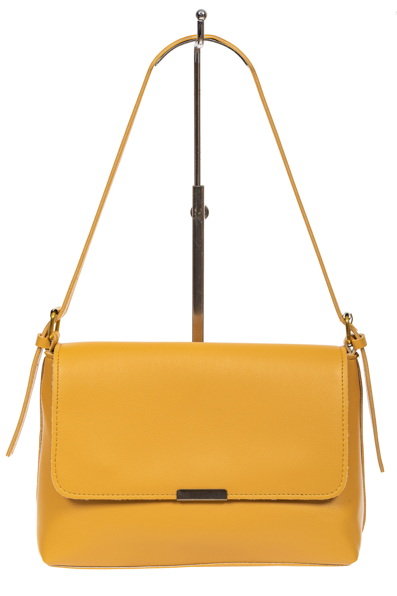 На фото 2 - Женская сумка-мессенджер из мягкой экокожи, цвет жёлтый