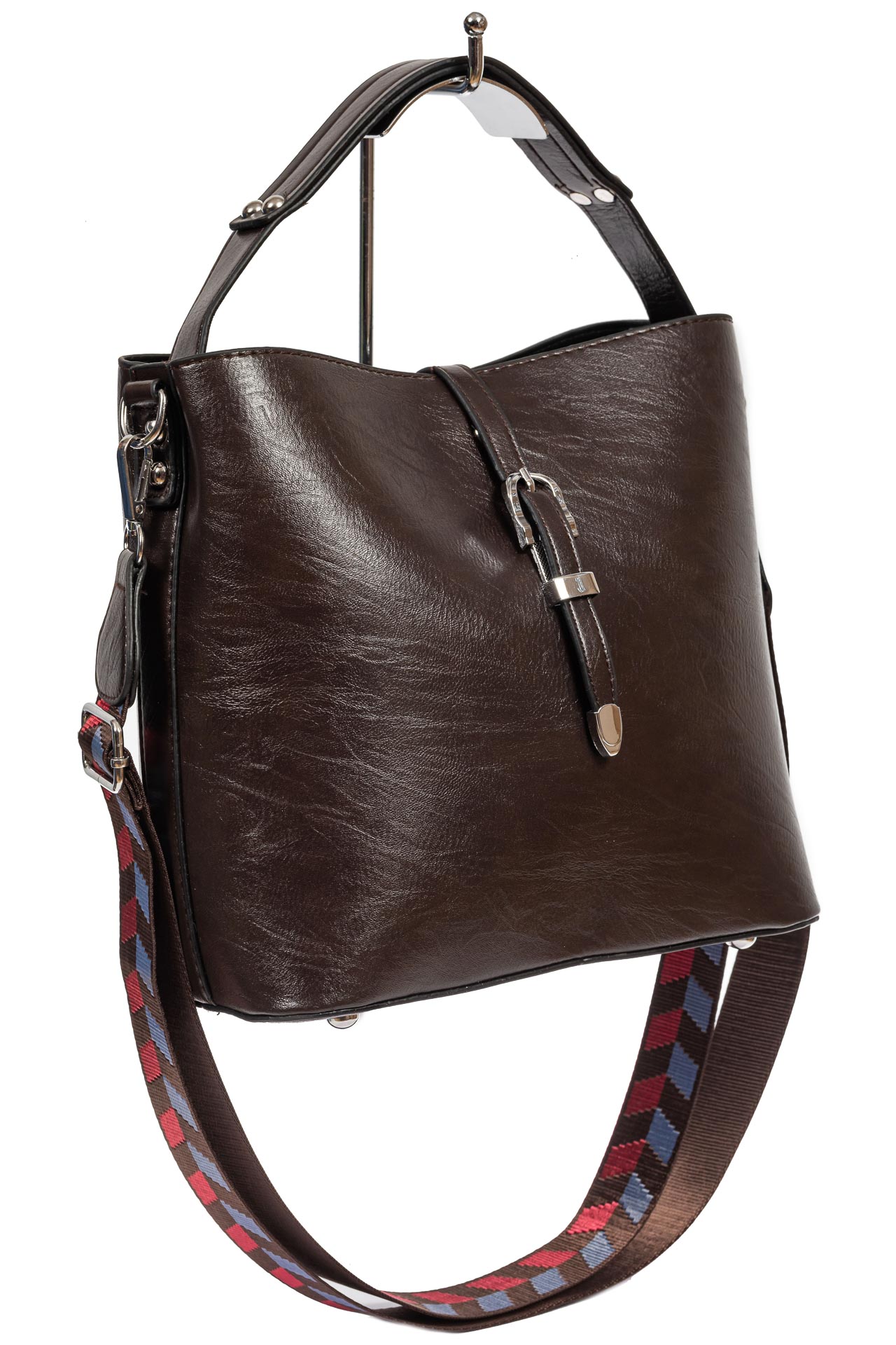 На фото 1 - Женская сумка-бочонок из искусственной кожи, цвет шоколад