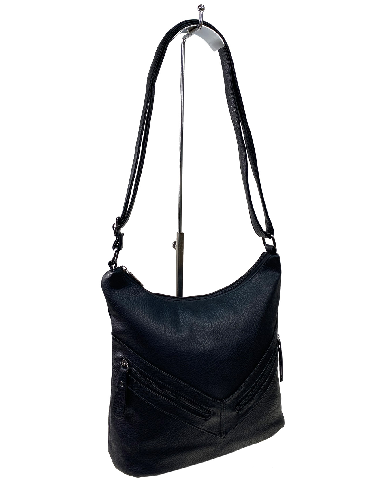 На фото 1 - Женская сумка хобо из искусственной кожи, цвет  черный