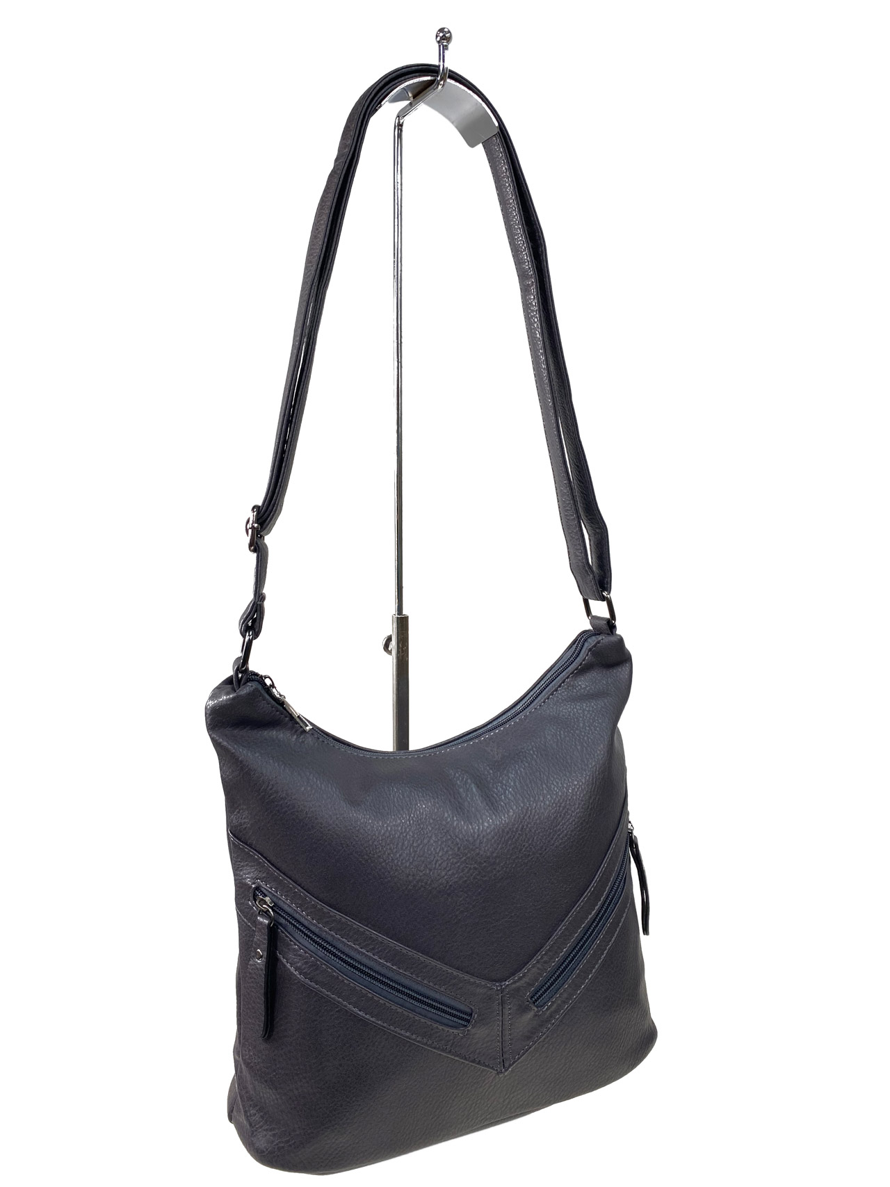 На фото 1 - Женская сумка хобо из искусственной кожи, цвет графит 