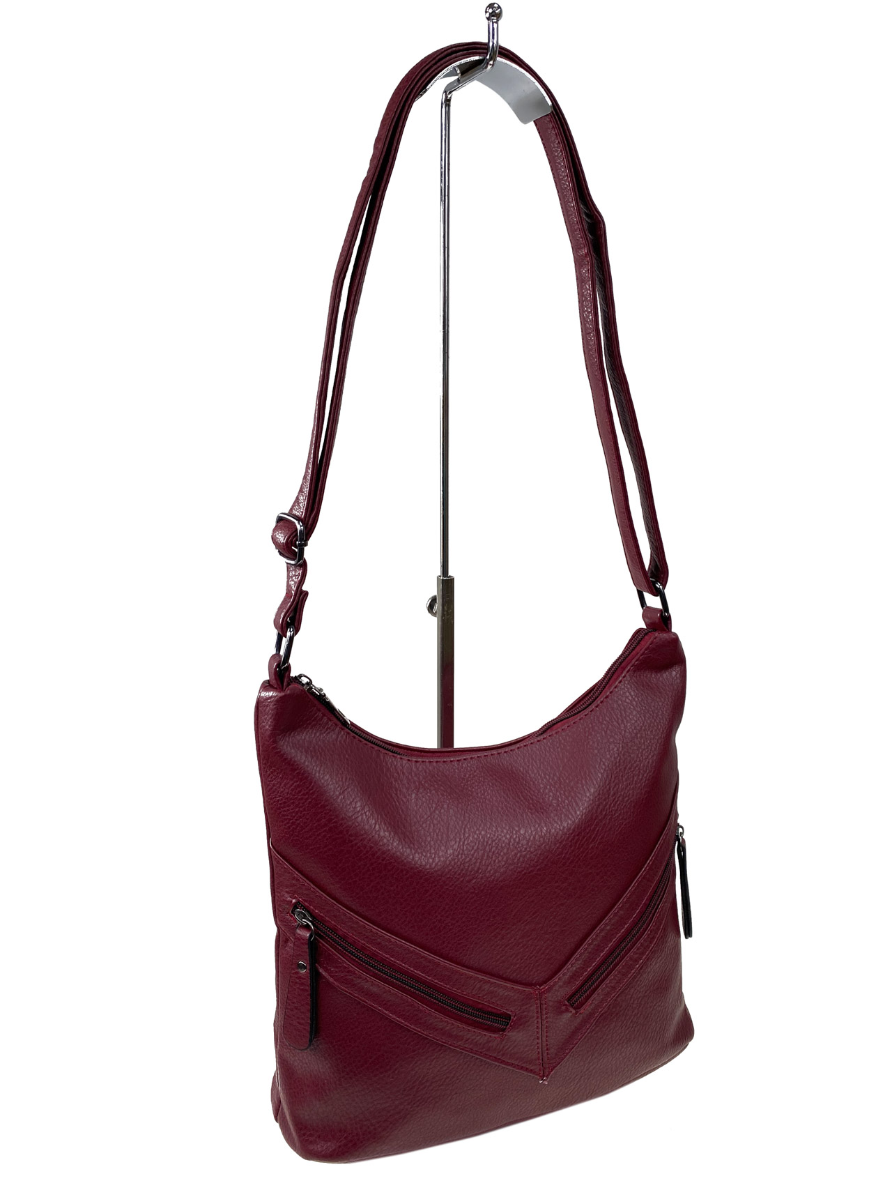 На фото 1 - Женская сумка хобо из искусственной кожи, цвет красный