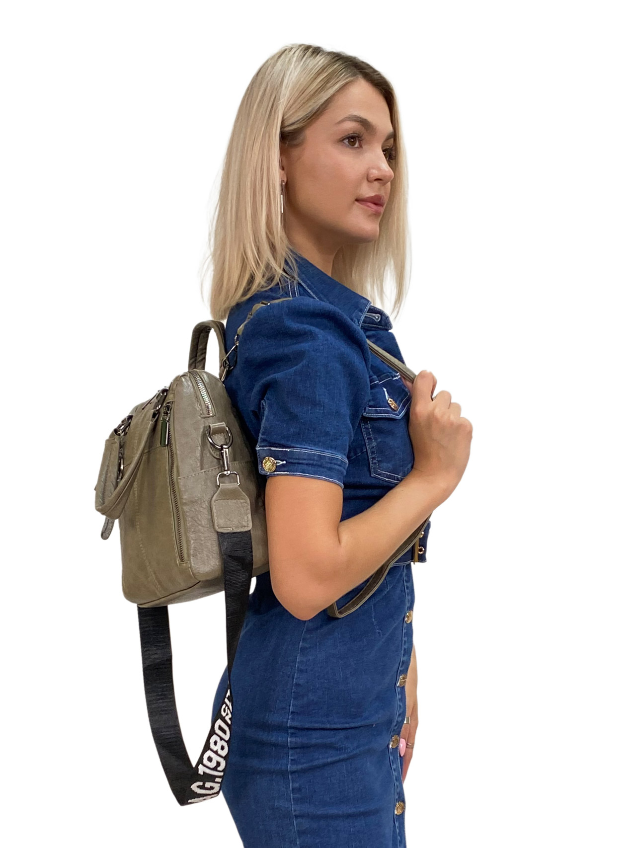 На фото 3 - Женская сумка-рюкзак трансформер из искусственной кожи цвет зеленый
