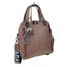 На фото 1 - Женская сумка-рюкзак трансформер из искусственной кожи цвет коричневый