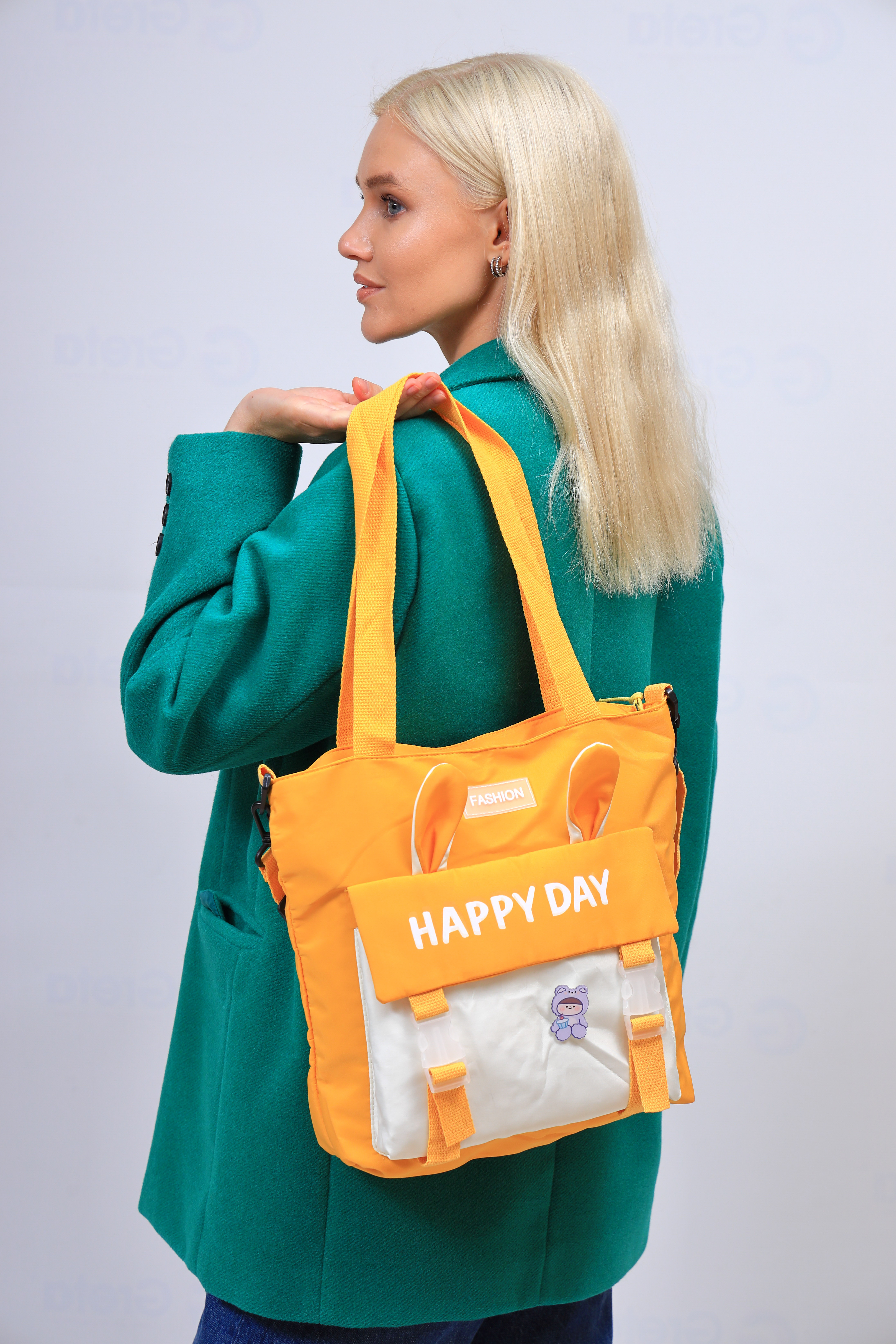 На фото 1 - Молодежная  сумка шоппер из текстиля, цвет желтый