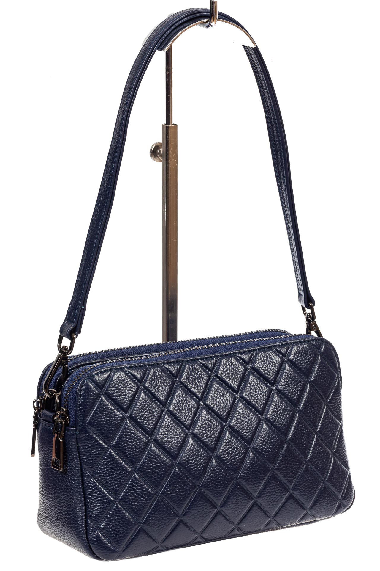 На фото 1 - Женская стёганая сумка из кожи, цвет синий
