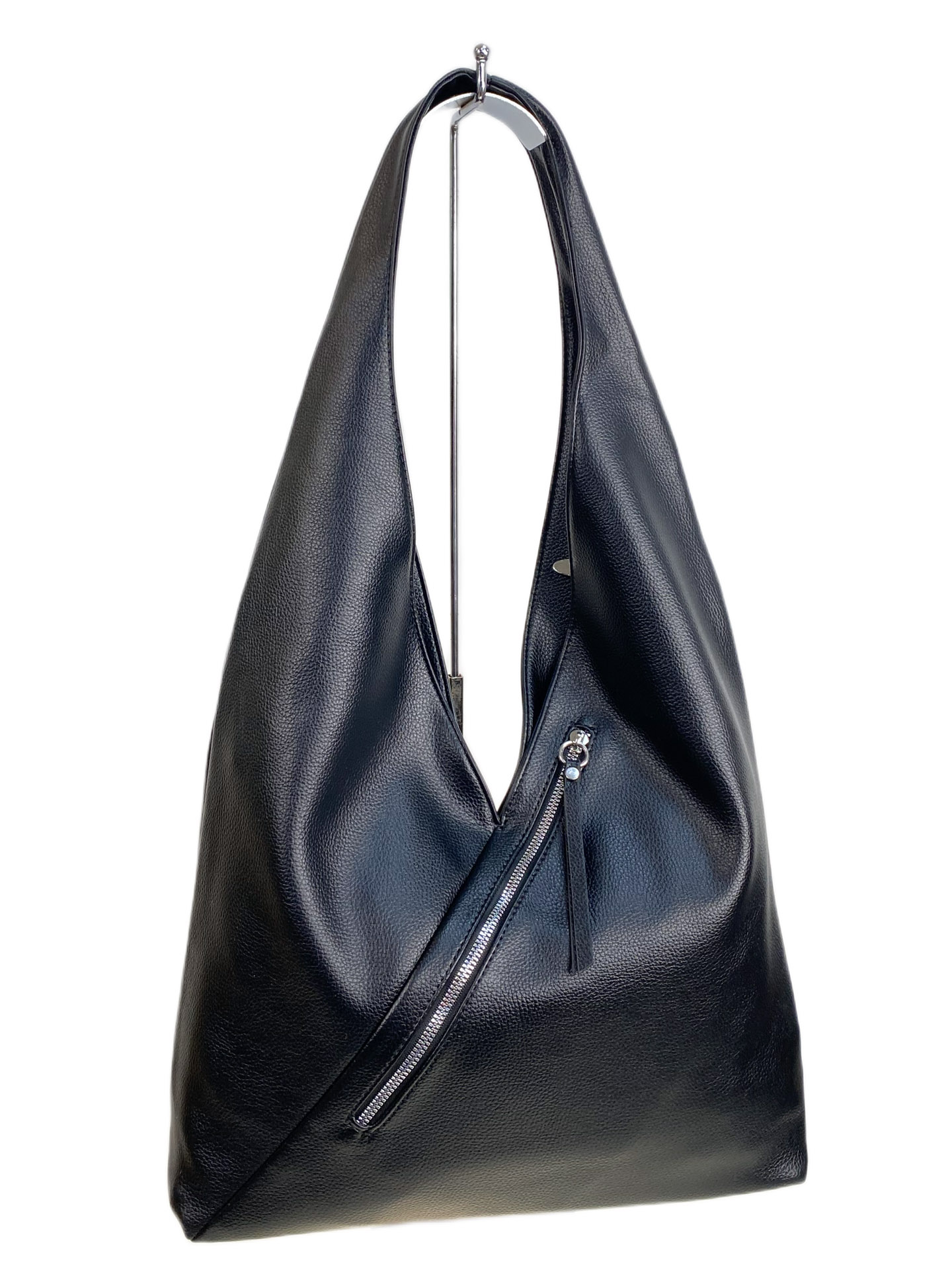 На фото 1 - Женская сумка из искусственной кожи, цвет черный