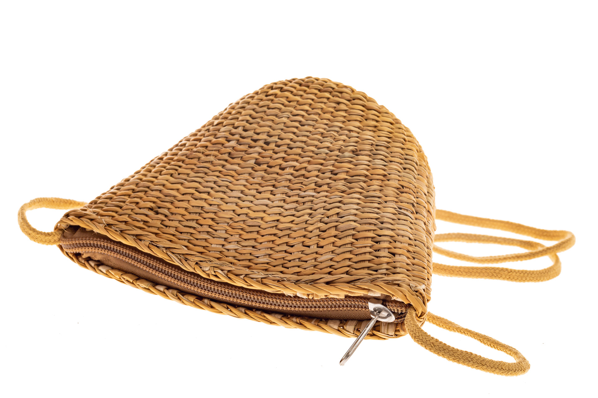 На фото 3 - Женская маленькая сумка на лето из соломки, цвет крафт