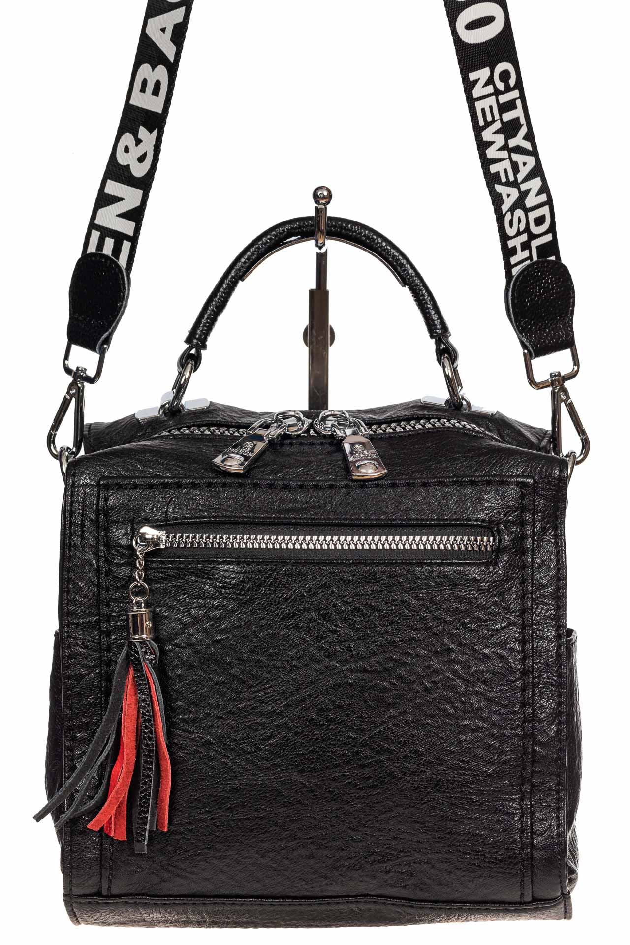 На фото 2 - Компактная сумка-рюкзак из искусственной кожи, цвет чёрный