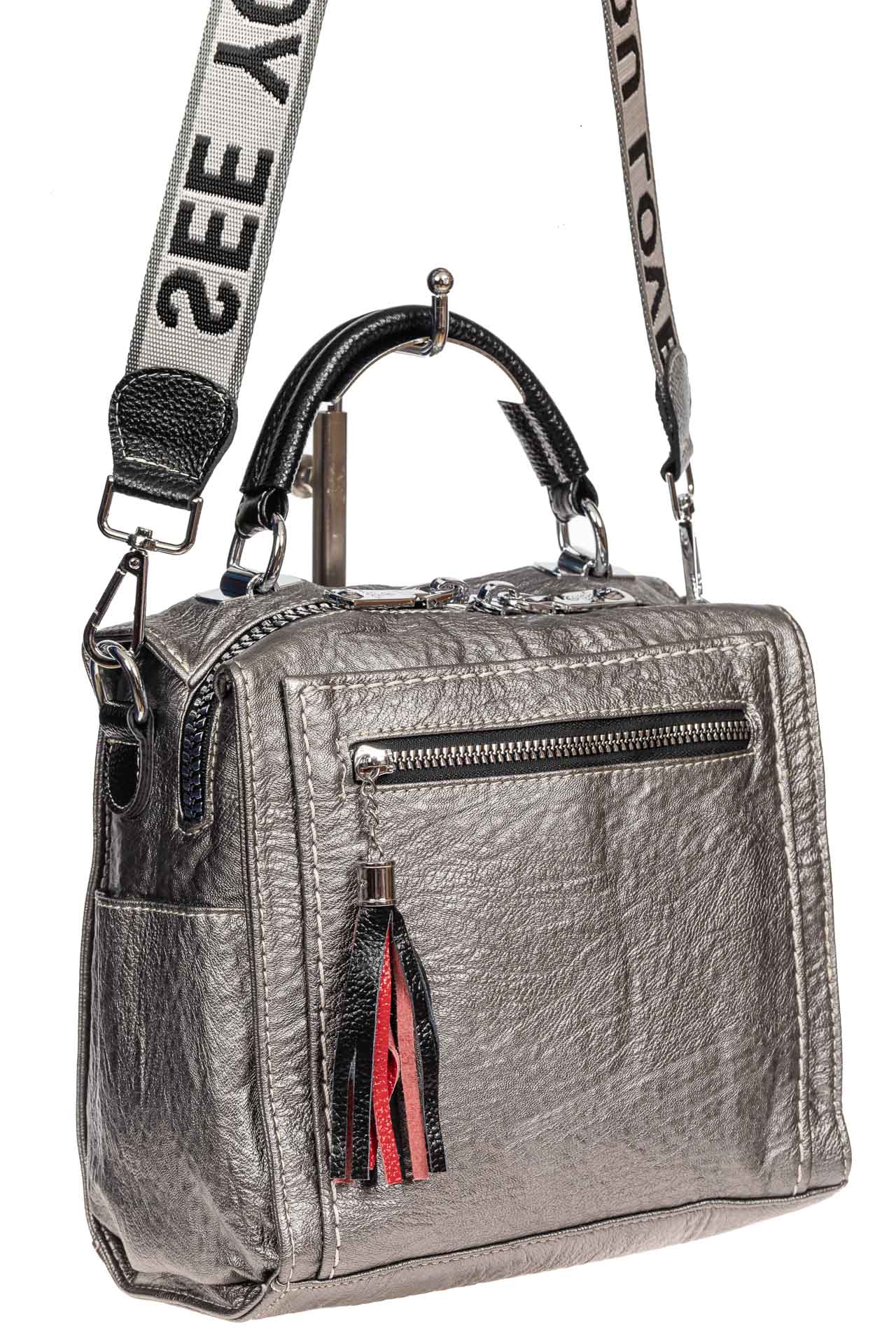 На фото 1 - Компактная сумка-рюкзак из искусственной кожи, цвет серебро