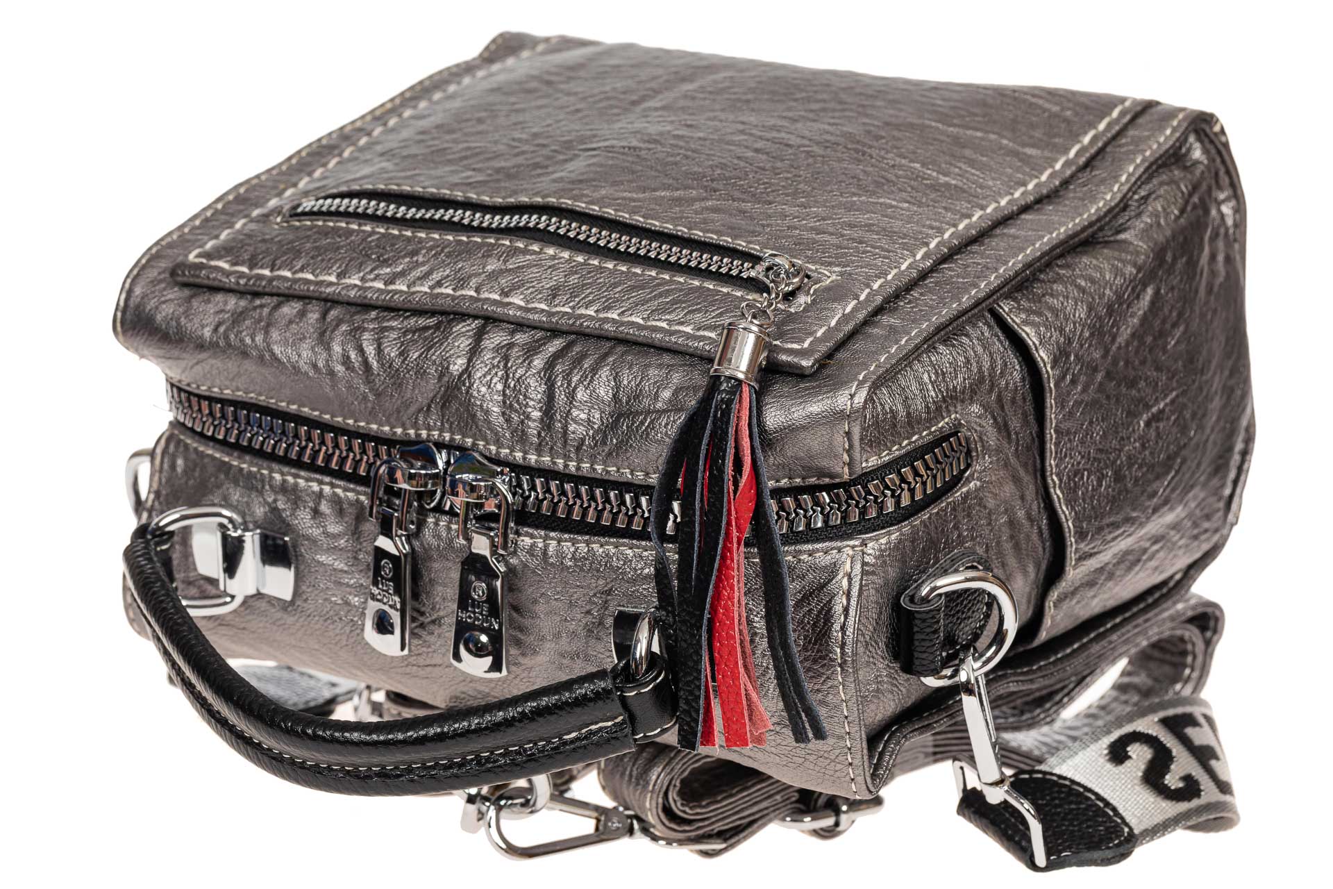 На фото 4 - Компактная сумка-рюкзак из искусственной кожи, цвет серебро