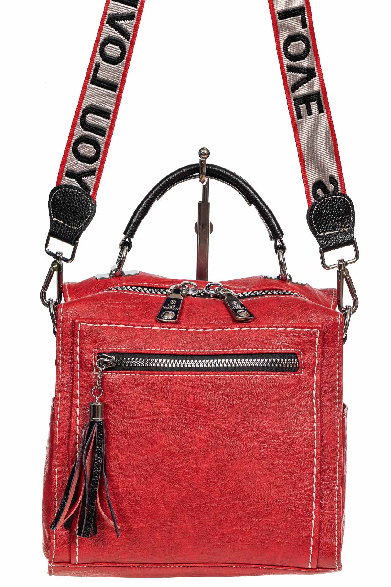 На фото 2 - Компактная сумка-рюкзак из искусственной кожи, цвет красный