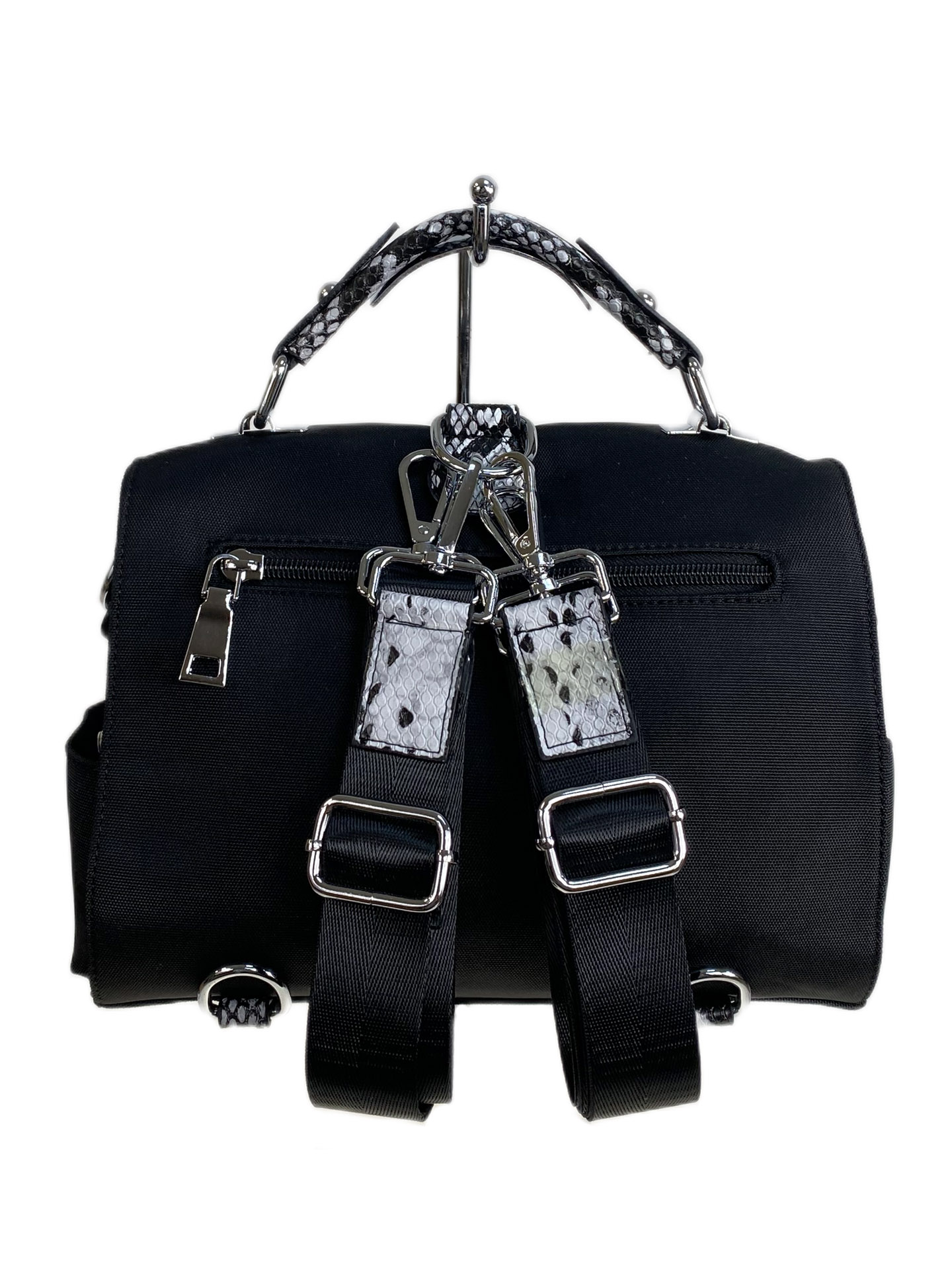 На фото 2 - Женская сумка-рюкзак из текстиля, цвет  черный