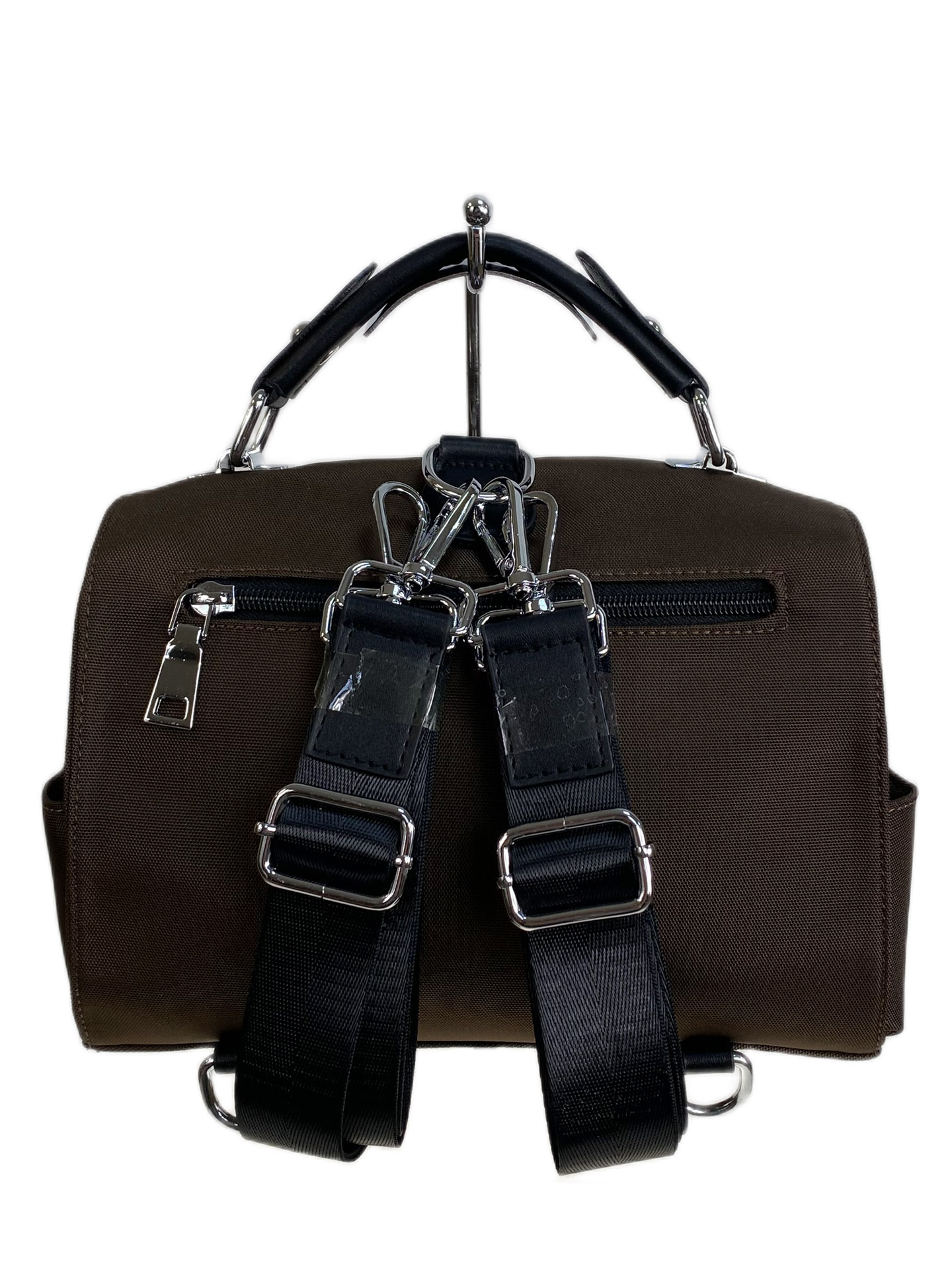 На фото 2 - Женская сумка-рюкзак из текстиля, цвет шоколад