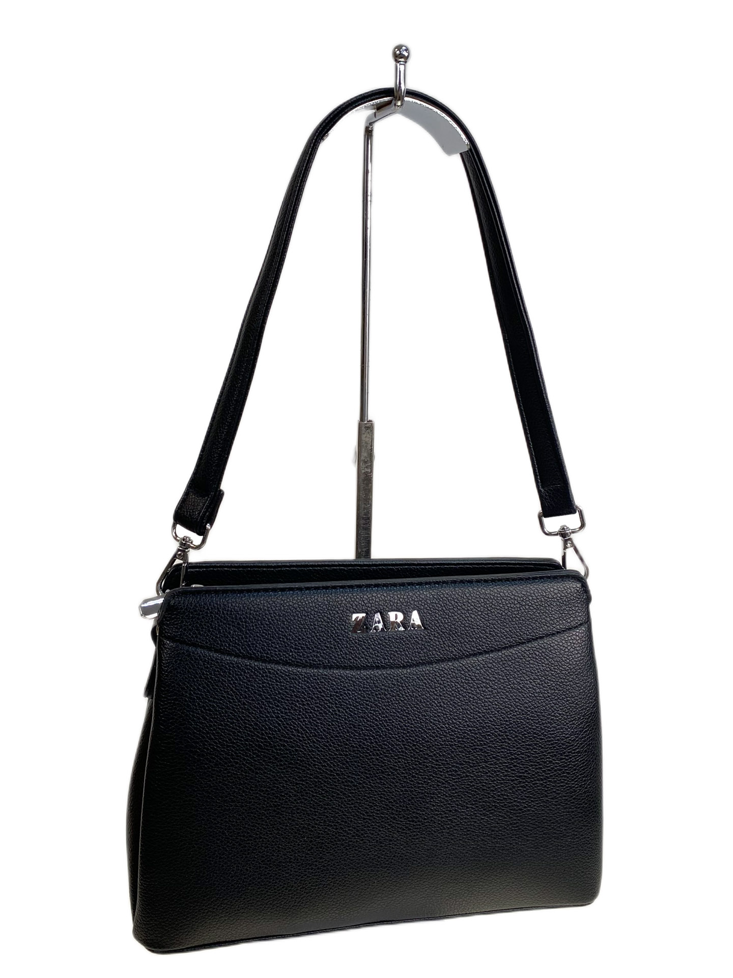 На фото 1 - Женская сумка из искусственной кожи, цвет черный