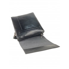 На фото 3 - Мужская сумка-планшет из чёрной искусственной кожи