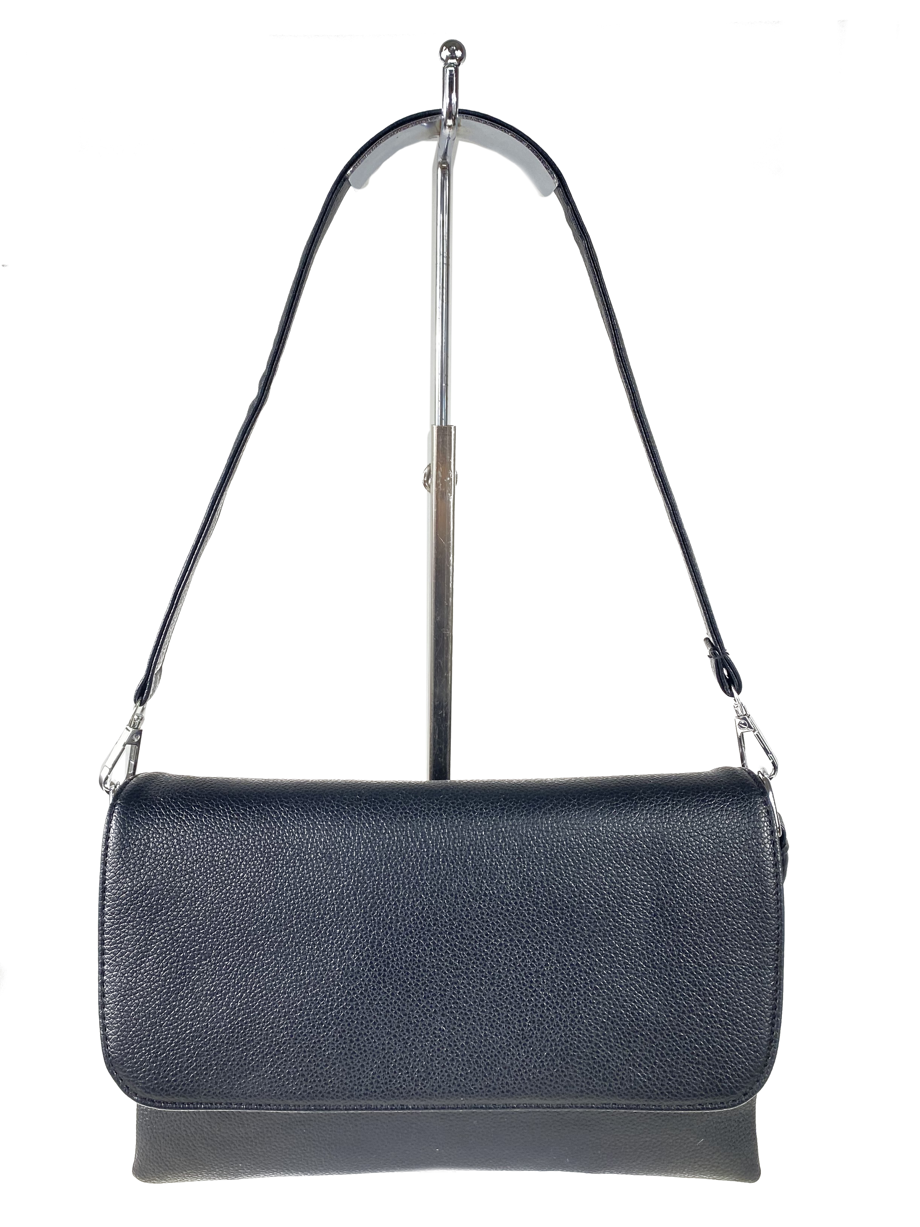 На фото 2 - Женская сумка-клатч  из мягкой  искусственной кожи,цвет черный