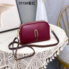 На фото 1 - Женская сумка из искусственной кожи, цвет бордовый На фото 1 - Женская сумка из искусственной кожи, цвет бордовый