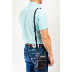 На фото 5 - Маленькая мужская сумка на пояс из натуральной кожи, цвет черный