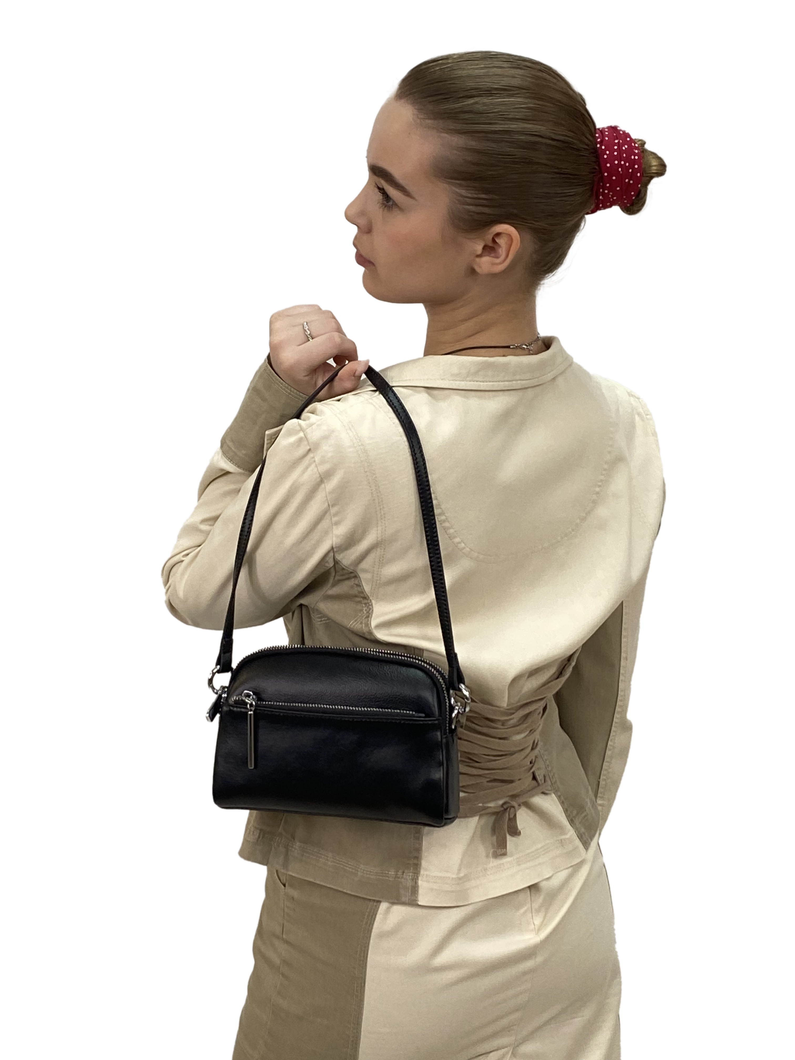 На фото 2 - Небольшая женская сумка из натуральной кожи, цвет черный